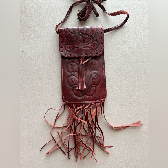 Leaders In Leather Handbags - Leaders In Leather Bag - Crossbody - Essential Tooled LEATHER Bag